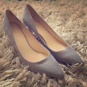 [nine west] grey court heels//.